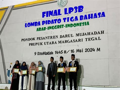 Final Lomba Pidato 3 Bahasa Pondok Pesantren Darul Mujahadah Mencetak