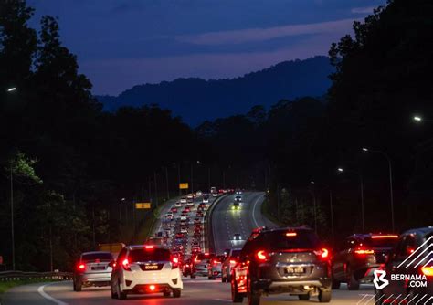 Bernama On Twitter Aliran Trafik Perlahan Di Lebuhraya Kuala Lumpur