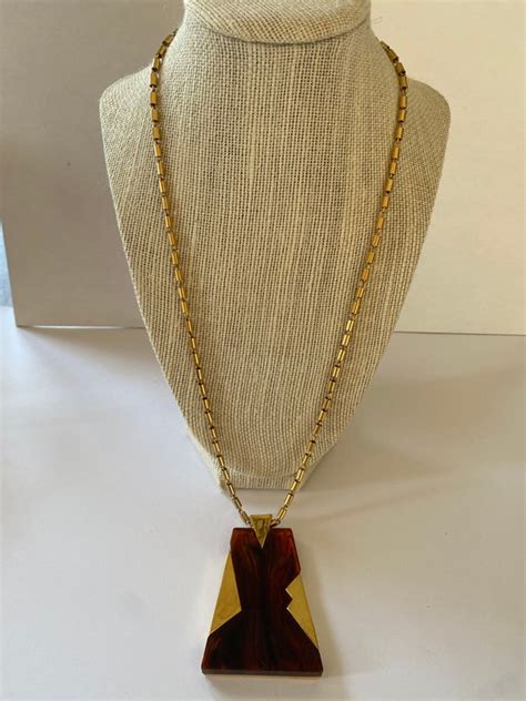 Funky Vintage Trifari Pendant Necklace Gem