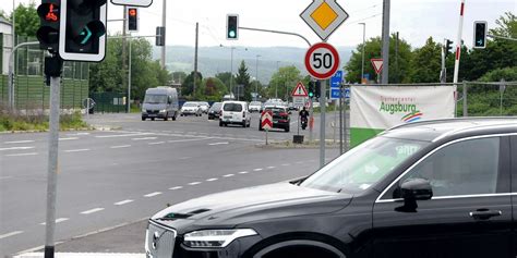 Nur Acht Sekunden Gr N Neue Ausfahrt Ampel Am Gartencenter Augsburg