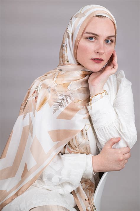 Parisienne Nude Premium Beige And Gold Hijab