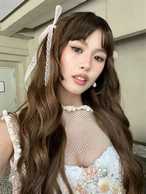 MALOI BINI Pretty Brunette Tiktok Style Pretty Selfies