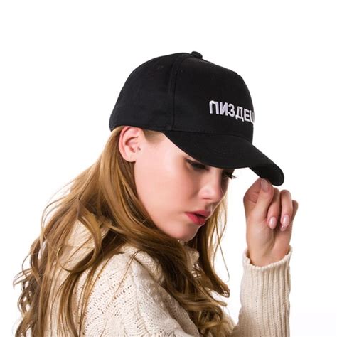 Женщина в черной кепке (33 фото) - картинки и фото fashionhot.club