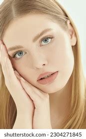 Femme blonde toute nue résultats 3 4 mille dimages libres de droits de photos de stock et