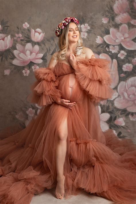 You Should Treat Yourself To A Professional Maternity Photoshoot Here