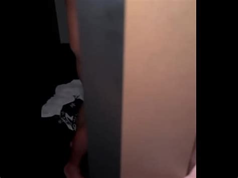 PRIMEIRA VEZ DA MINHA ESPOSA NO GLORY HOLE E NO QUARTO BACO XVIDEOS