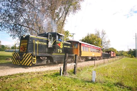 Take This Fall Foliage Train Ride Through Michigan For A One-Of-A-Kind Experience | Michigan ...