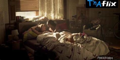 Simona Capozzi Lesbian Scene In Parthenope Tnaflix