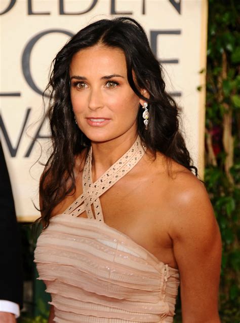 Es ilegal estar tan buena a los años Demi Moore mostró su cuerpo en bikini e hizo latir más