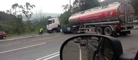 Tramo Peligroso De La ARC Volcadura De Bus Deja A Nueve Heridos