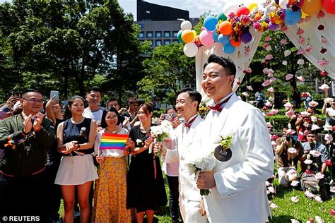 Taiwan Hosts Asia S First Ever Legal Gay Marriage As A Dozen Same Sex Couples Proudly Say I Do