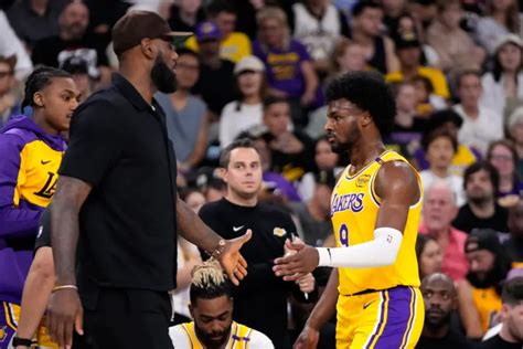 Bronny James被吹判一級惡意犯規引爭議「詹皇」第一時間上場關切 Nba 運動 Nownews今日新聞