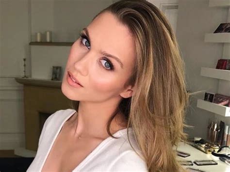 Agnieszka Kaczorowska pozuje w bikini Fani Hotówa