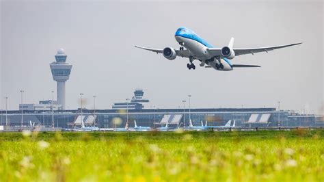 Drukke Start Van Meivakantie Op Schiphol Maar Geen Lange Wachttijden