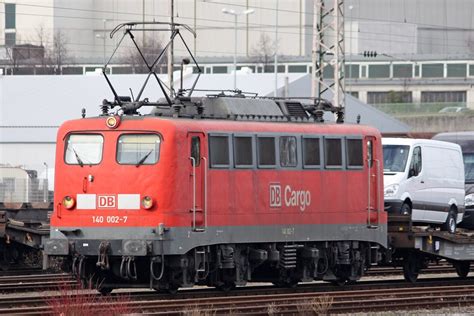 Die 140 002-7 bei der abfahrt in Düsseldorf Derendorf am 22,02,10 ...