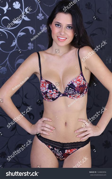 Sexy Bikini Model Wall Studio Foto Stok 124883056 Shutterstock