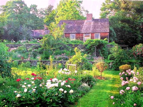 Home And Garden Tasha Tudor Maison Tudor Beaux Jardins Jardins