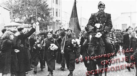 13 Ноември. Знамето се вееше гордо и праќаше порака: СКОПЈЕ Е ...