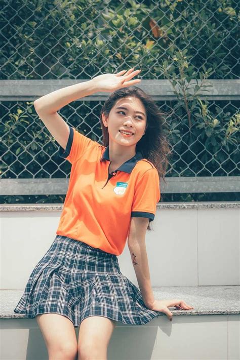 Hot girl đồng phục trường Hutech xinh xắn cao 1m71 Báo Dân trí