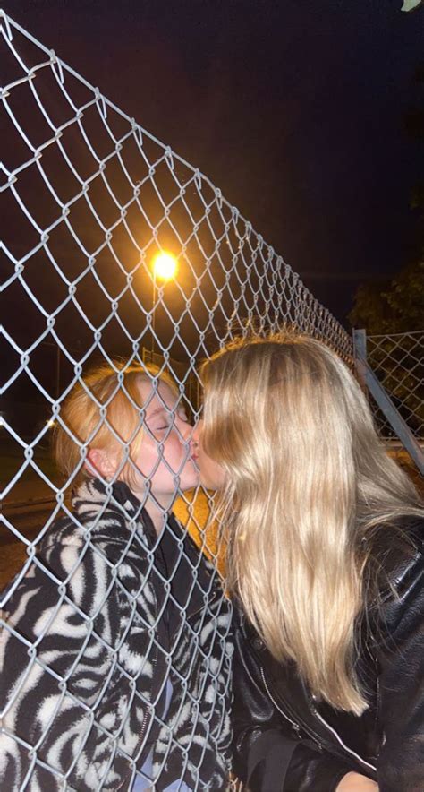 Cute Lesbian Couples Lesbians Kissing Girlfriend Goals Teen Romance