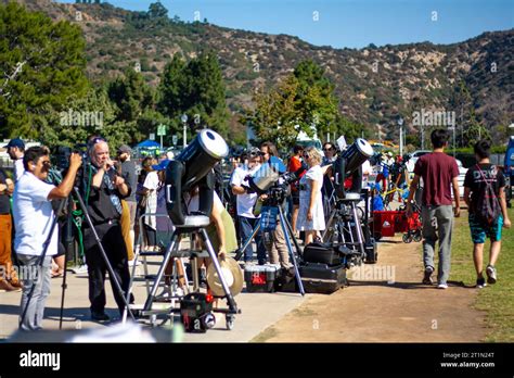Watching The Solar Eclipse At Griffith Observatory Stock Photo Alamy