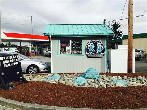 Men S Corner Bikini Beans Espresso Cafe Where Waitresses Are Almost Naked