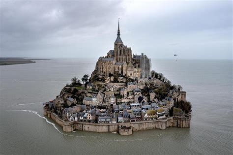 Le Mont Saint Michel Va Redevenir Une Le Gr Ce Aux Grandes Mar Es