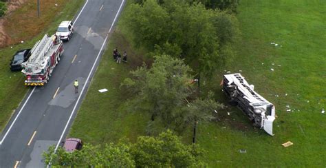 8 Dead At Least 40 Injured After Pickup Collides With A Farmworker Bus