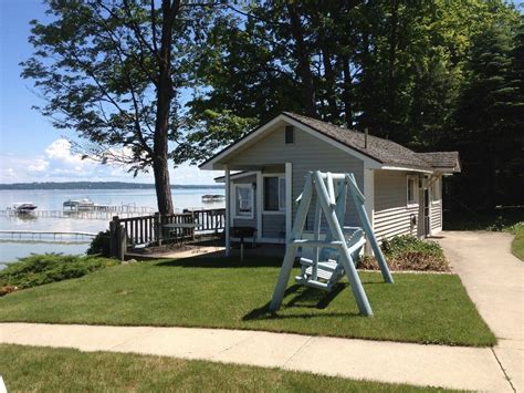 3906632ha Beachside Cottages On West Bay Lake Michigan