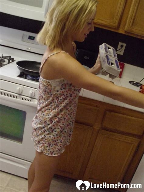 My Wife Really Enjoys Cooking While Naked Pics Xhamster