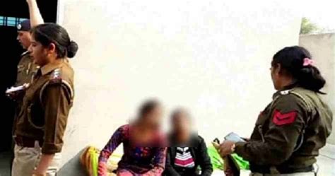 मकन म अययश आपततजनक हलत म मल 3 लडकय ऐस लई जत थ In House Sex Racket