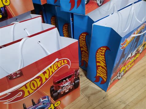 Lembrancinha Hot Whells Sacola Personalizada Tam Médio Elo7