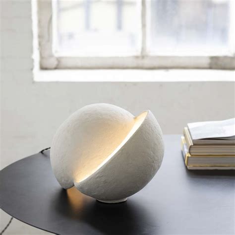 Lampe Ronde Poser Earth Luminaire Design En Papier M Ch Serax