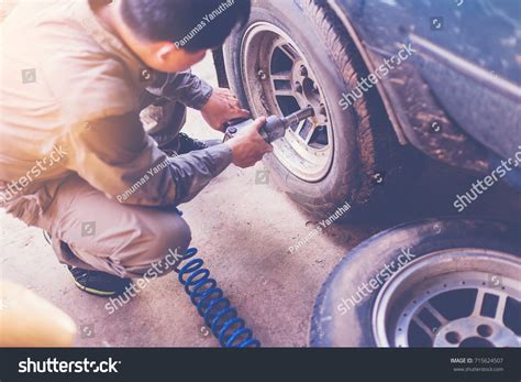 how to change a truck tyre
