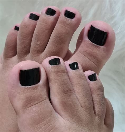 Fotos De Unhas Pretas Elas Remetem Um Estilo Mais Ousado E Moderno