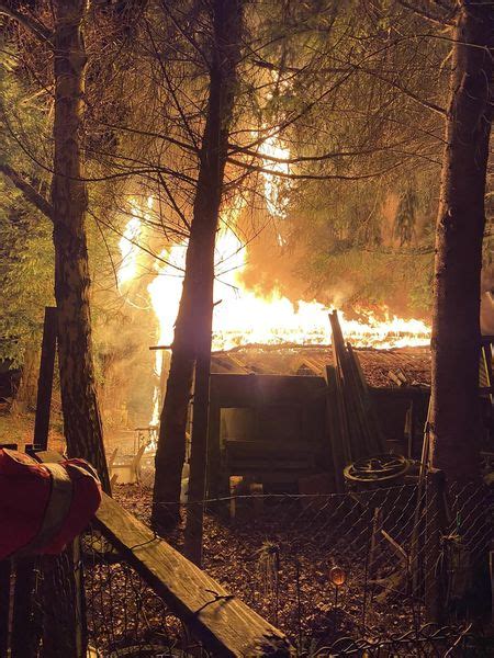 Alarm FEUER Schuppen Brennt Gartenhaus In Voller Ausdehnung