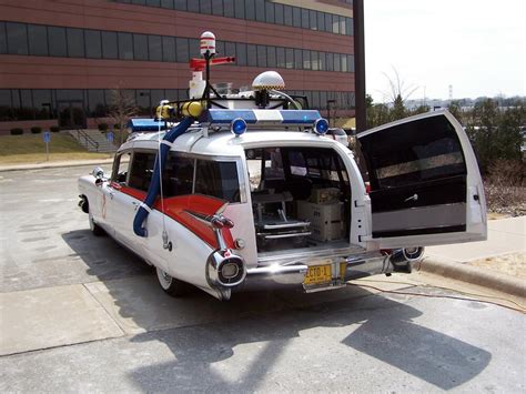 Ghostbusters Ectomobile ECTO-1 - Code 3 Garage