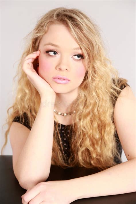 Belle Femme Blonde Image Stock Image Du Photo Gens