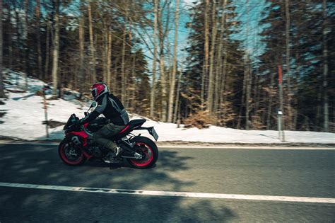 Mittelklasse Naked Bike Vergleich Aprilia Tuono