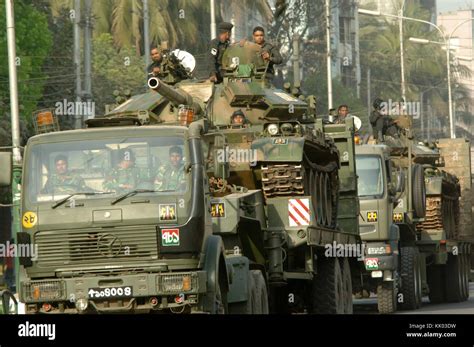 Dhaka Bangladesh February 26 2009 Bangladesh Army Solders Stand On