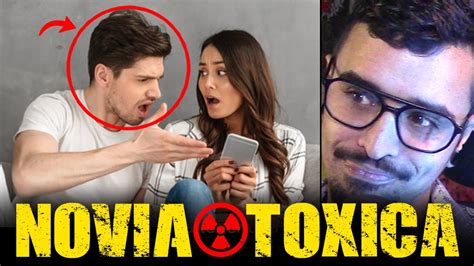 Hombres Y Mujeres Modernas Que Revisan Celulares Y Relaciones Toxicas