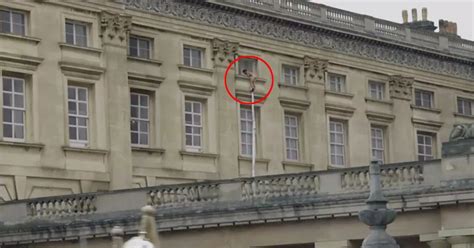 Buckingham Palace Naked Man Watch Shocking Clip Of Nude Man Appearing