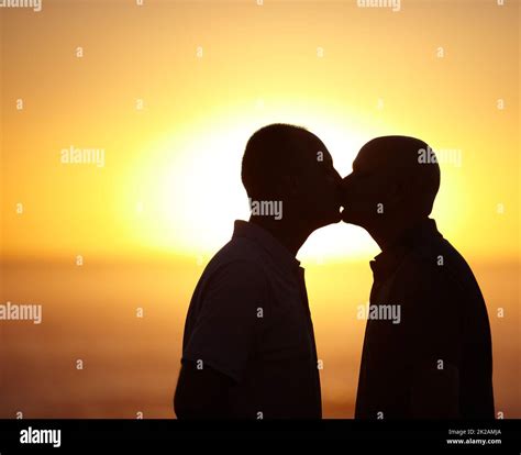 Deux hommes gay au lit Banque de photographies et dimages à haute résolution Alamy