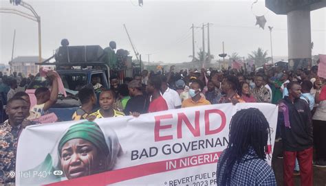 Endbadgovernance Protesters Block Nigerian Governor S Convoy Make