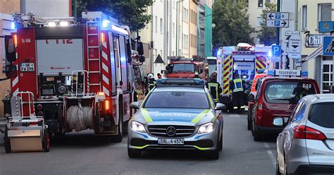 Mutige Polizisten Retten Menschen Aus Brennendem Haus Breaking News