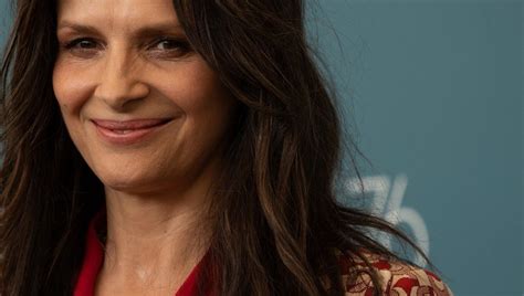 Covid 19 vaccins et 5G les délires complotistes de Juliette Binoche