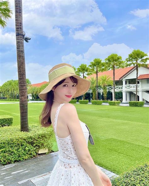 Ayakoさんのインスタグラム写真 Ayakoinstagram「💚🤍💙👒 👗 Charoruizibiza 👒 Chapeaud