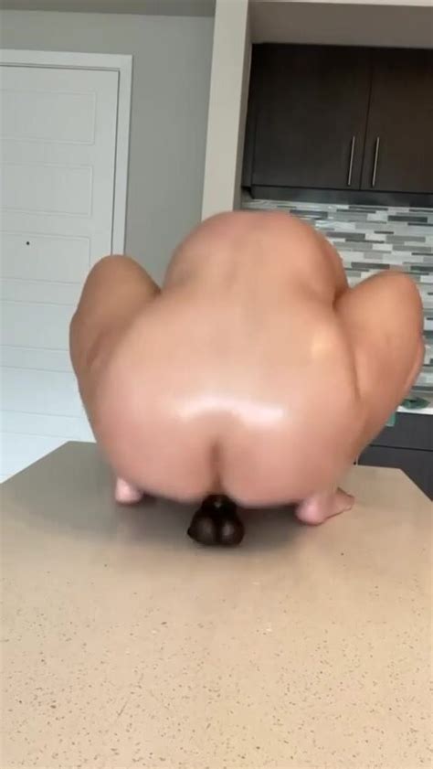 Desperate Girl Pees Naked On Kitchen Counter ThisVid Türkçe