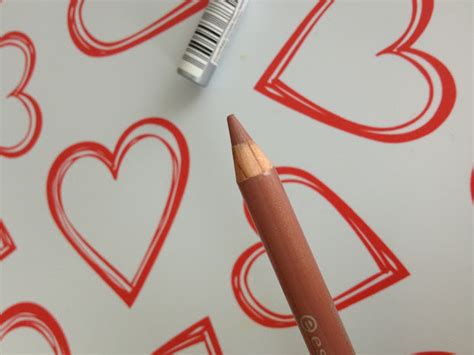 Aylin In Kozmetik G Nl Essence In The Nude Dudak Kalemi