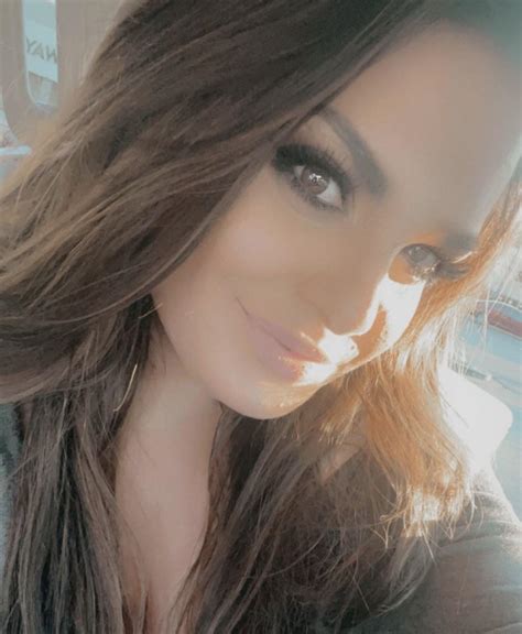 29F Tell Me Im Hot R Amihot